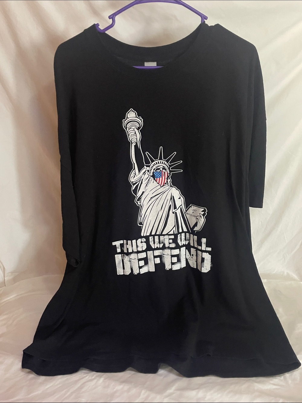 Gildan Black Short Sleeve Tee with Statue of Liberty Graphic
